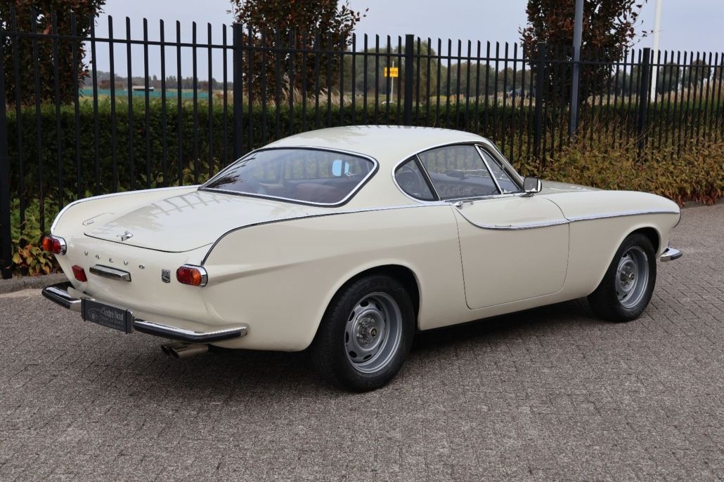 Volvo P1800 for sale | Volvo P1800 S – 1966 | Dutch Delivered | Fully Restored | Custom Brown Leather Interior - Image 11