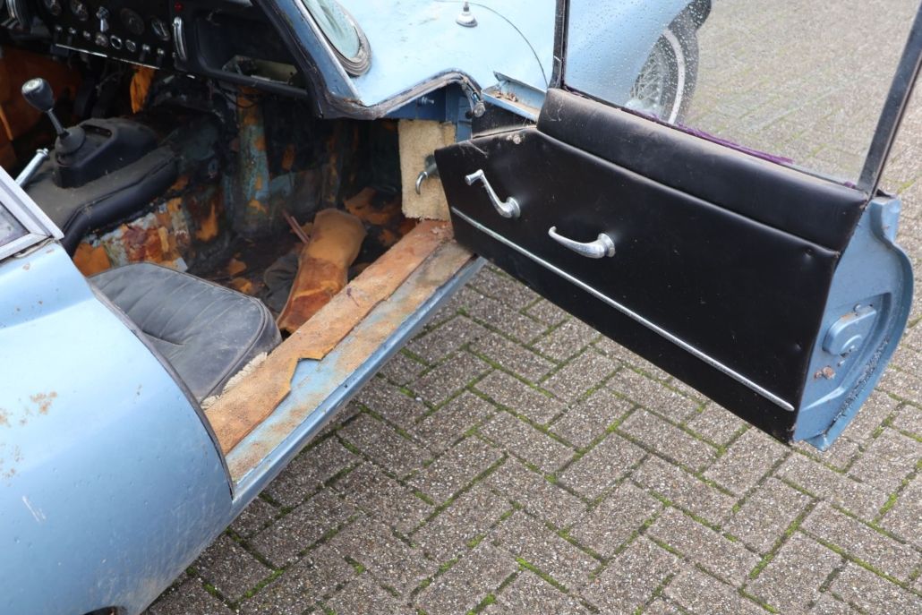 Jaguar E-Type for sale | Jaguar E-type 4.2 series 1 FHC – project - Image 23