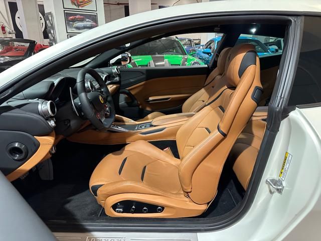 Ferrari GTC4Lusso for sale | FERRARI GTC4 Lusso V12 TETTO PANORAMA-LIFTING-TRIPLO STRATO-POWER - Image 8