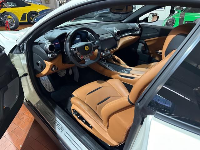 Ferrari GTC4Lusso for sale | FERRARI GTC4 Lusso V12 TETTO PANORAMA-LIFTING-TRIPLO STRATO-POWER - Image 28