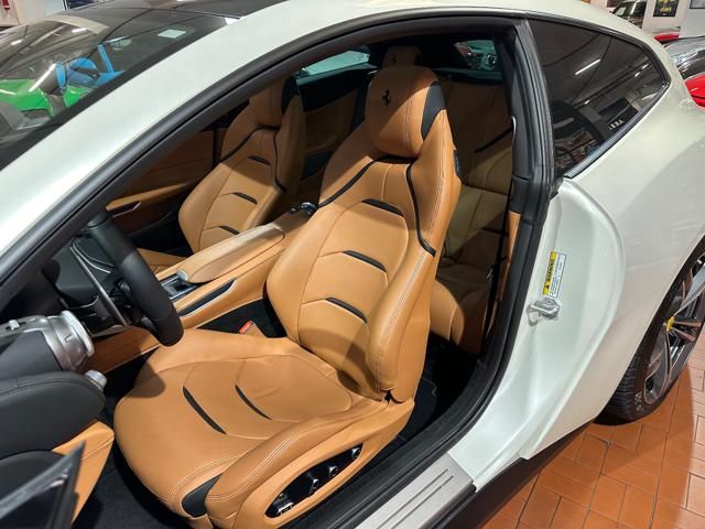 Ferrari GTC4Lusso for sale | FERRARI GTC4 Lusso V12 TETTO PANORAMA-LIFTING-TRIPLO STRATO-POWER - Image 10