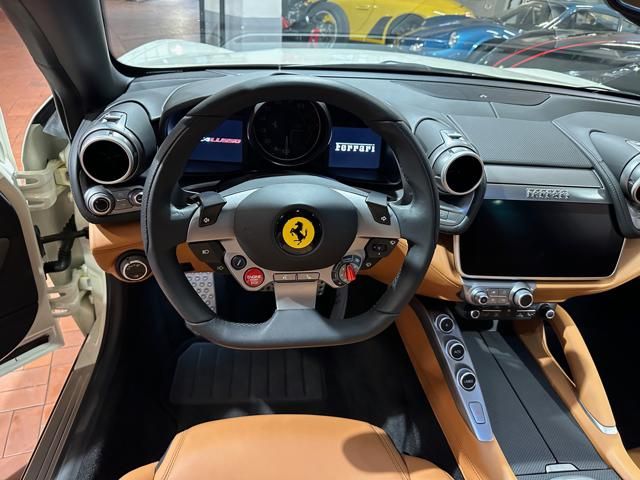 Ferrari GTC4Lusso for sale | FERRARI GTC4 Lusso V12 TETTO PANORAMA-LIFTING-TRIPLO STRATO-POWER - Image 29