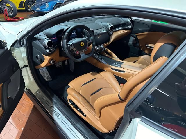 Ferrari GTC4Lusso for sale | FERRARI GTC4 Lusso V12 TETTO PANORAMA-LIFTING-TRIPLO STRATO-POWER - Image 7