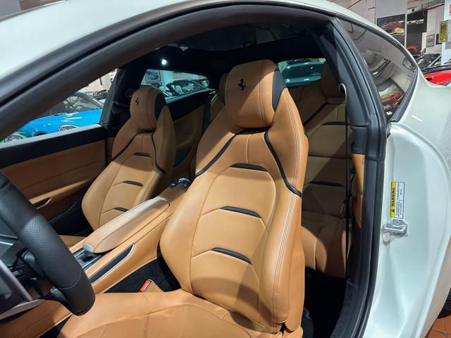 Ferrari GTC4Lusso for sale | FERRARI GTC4 Lusso V12 TETTO PANORAMA-LIFTING-TRIPLO STRATO-POWER - Image 30