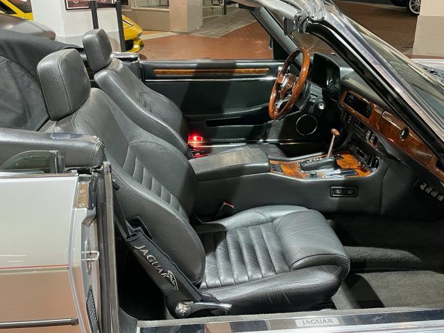 Jaguar XJ-S/XJS for sale | JAGUAR XJS 5.3 V12 CONVERTIBLE - PERFETTO STATO - Image 29