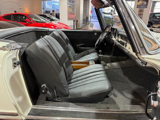 Mercedes-Benz SL for sale | MERCEDES-BENZ 230 SL -ISCRITTA ASI - HARDTOP NERO - RESTAURATA - Image 29