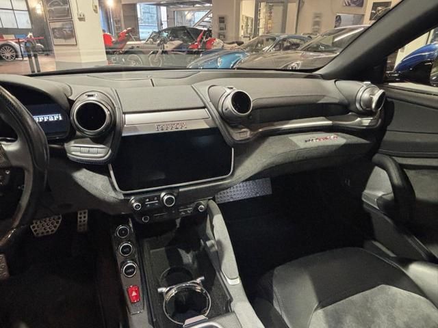 Ferrari GTC4Lusso for sale | FERRARI GTC4 Lusso V12 ALCANTARA-CARBONIO-WARRANTY 04/2027 - Image 28