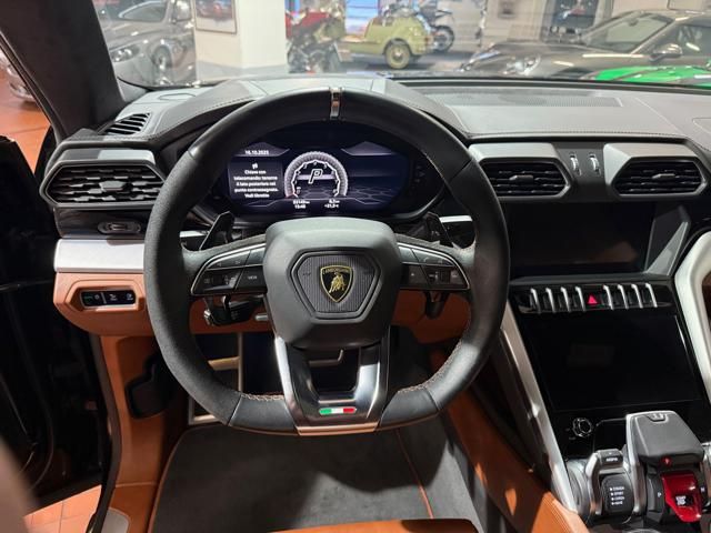 Lamborghini Urus for sale | LAMBORGHINI Urus 4.0 Uff.Italia Pelle Terra Asia -Tetto-Unico prop. - Image 12