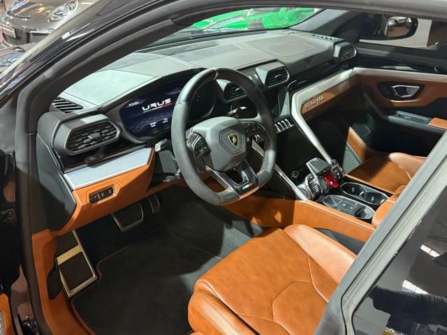 Lamborghini Urus for sale | LAMBORGHINI Urus 4.0 Uff.Italia Pelle Terra Asia -Tetto-Unico prop. - Image 7