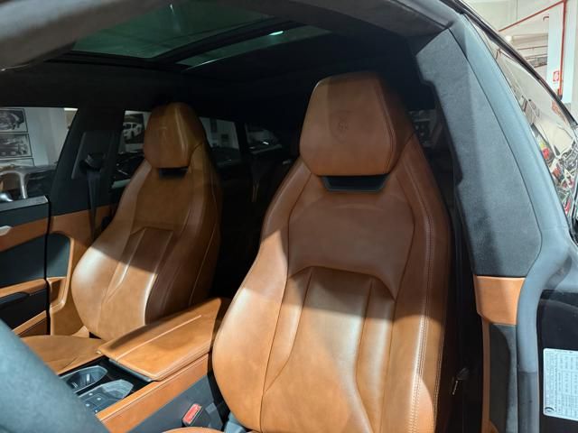 Lamborghini Urus for sale | LAMBORGHINI Urus 4.0 Uff.Italia Pelle Terra Asia -Tetto-Unico prop. - Image 9