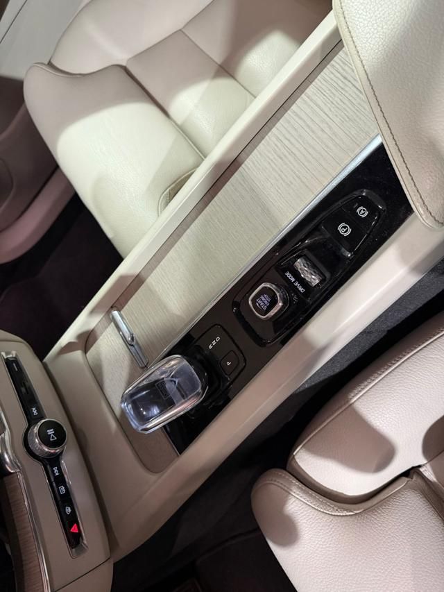 Volvo XC60 for sale | VOLVO XC60 B4 (d) AWD Geartronic Inscription - Image 12