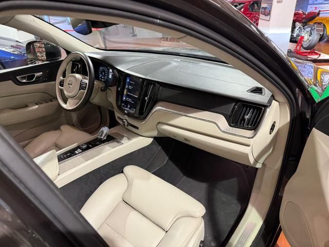 Volvo XC60 for sale | VOLVO XC60 B4 (d) AWD Geartronic Inscription - Image 13