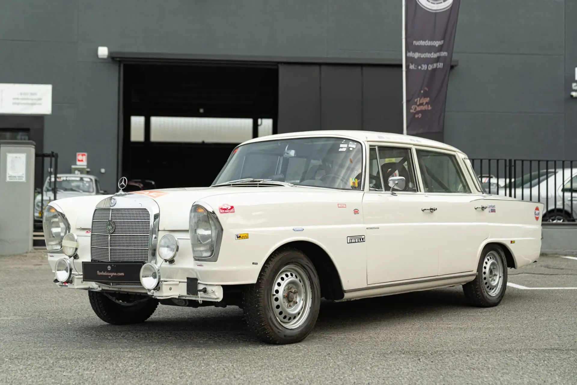 Mercedes-Benz Fintail (Heckflosse) for sale | 1967 Mercedes-Benz 220 S Rally