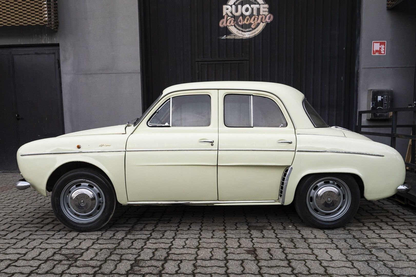 Renault Dauphine for sale | 1960 ALFA ROMEO ONDINE - Image 4