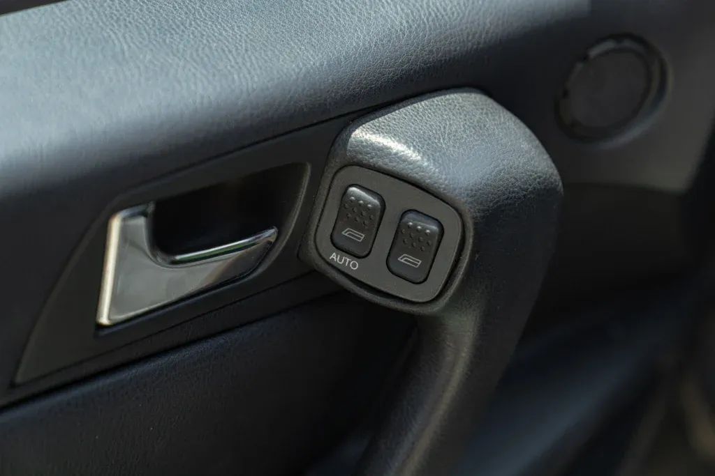 Alfa Romeo for sale | 1997 ALFA ROMEO GTV SPIDER 2.0 Twin Spark - Image 31