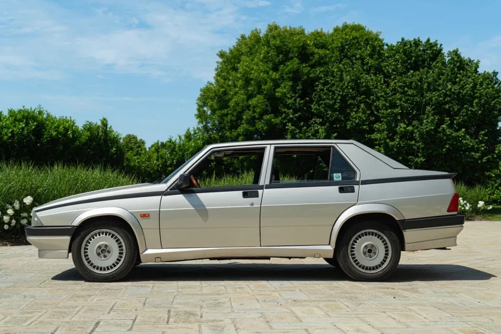 Alfa Romeo 75 / Milano for sale | 1989 ALFA ROMEO 75 2.0 - Image 4