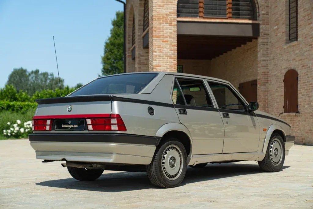 Alfa Romeo 75 / Milano for sale | 1989 ALFA ROMEO 75 2.0 - Image 6