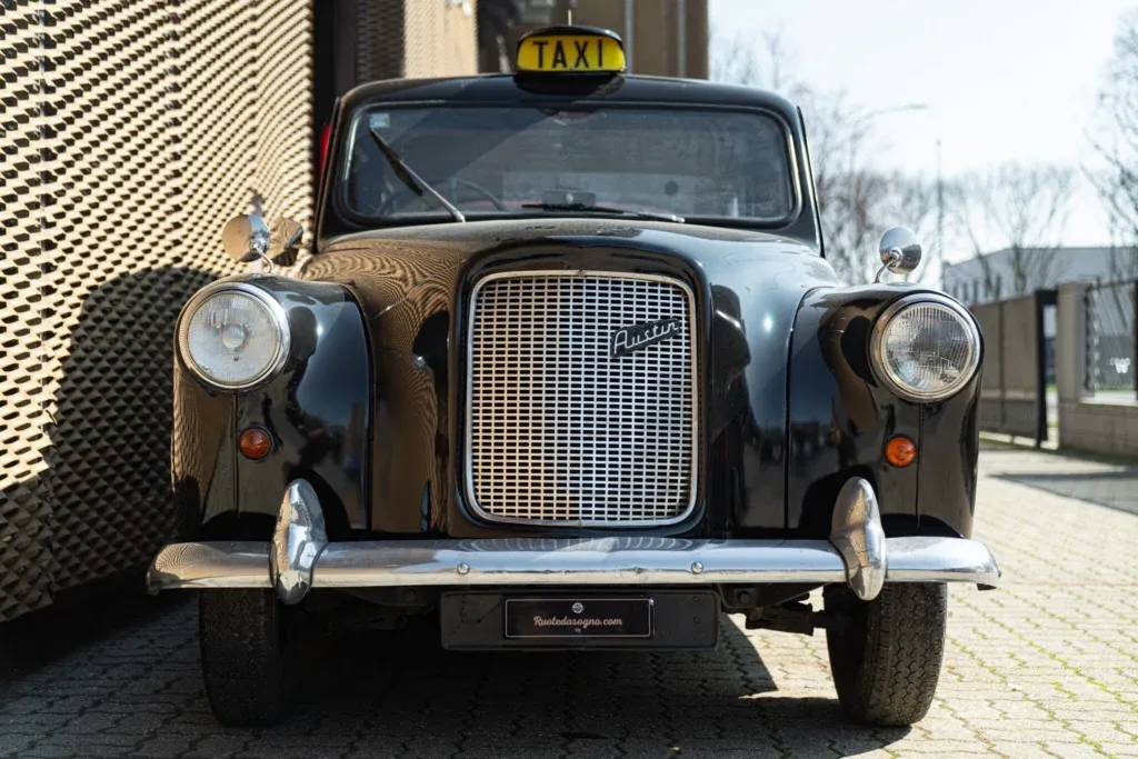 Austin FX4 for sale | 1961 AUSTIN FX4 'LONDON TAXI' - Image 2