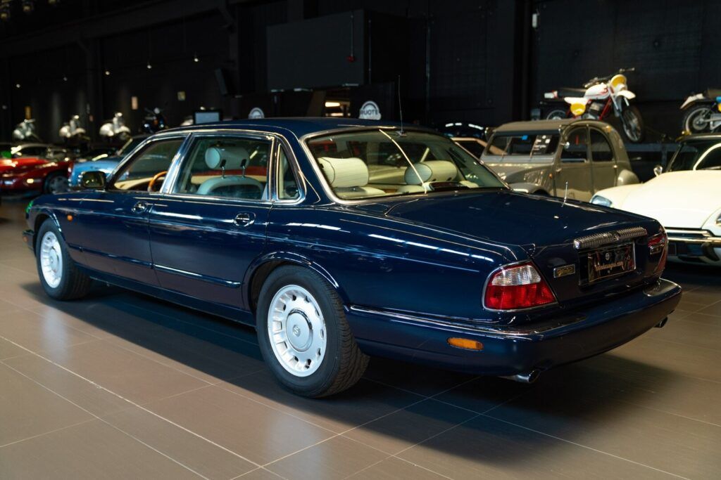 Daimler Eight for sale | 1997 DAIMLER V8 LWB - Image 4