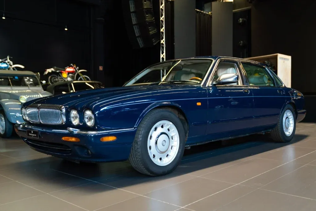 Daimler Eight for sale | 1997 DAIMLER V8 LWB