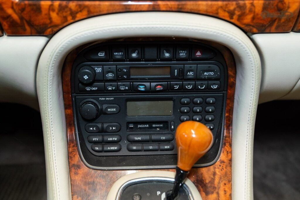 Daimler Eight for sale | 1997 DAIMLER V8 LWB - Image 46