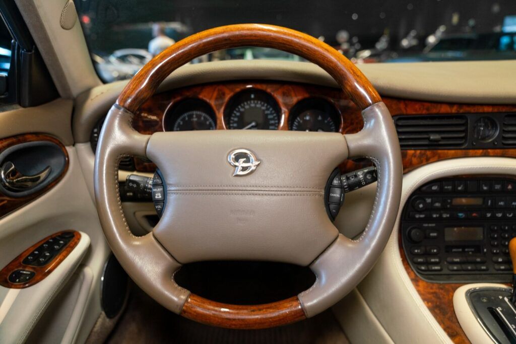 Daimler Eight for sale | 1997 DAIMLER V8 LWB - Image 31