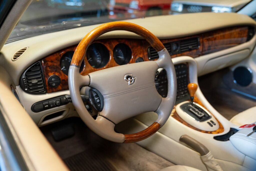 Daimler Eight for sale | 1997 DAIMLER V8 LWB - Image 29