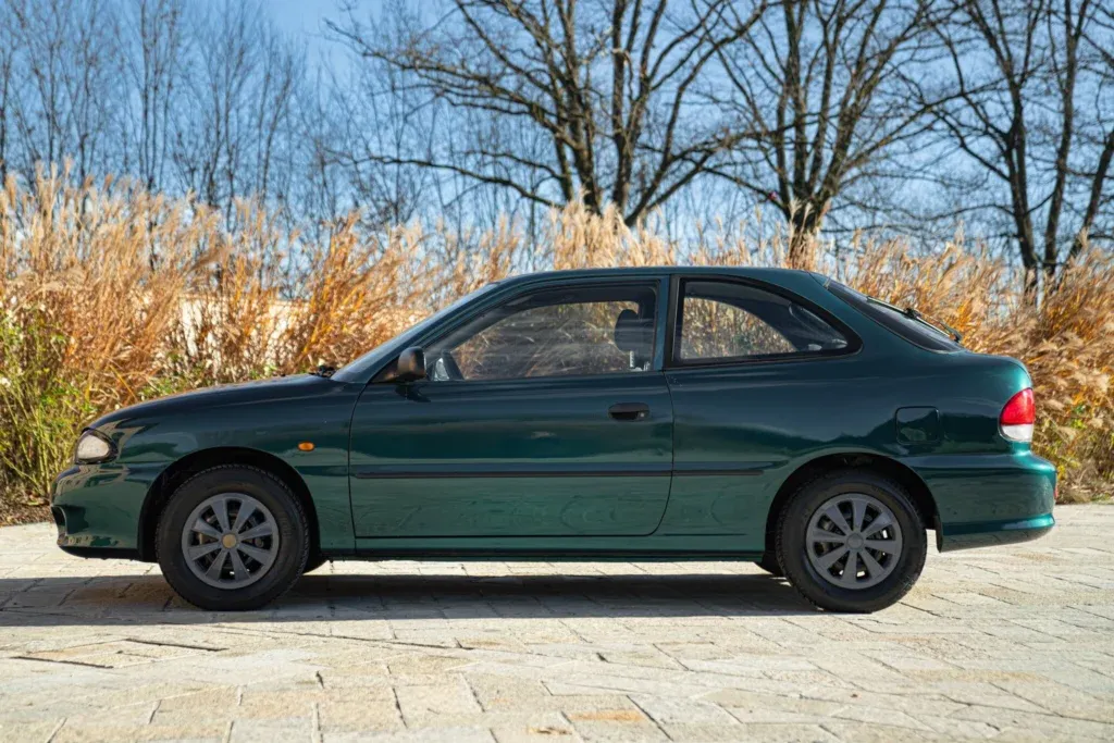 Hyundai Accent for sale | 1997 Hyundai Accent Coupe - Image 4