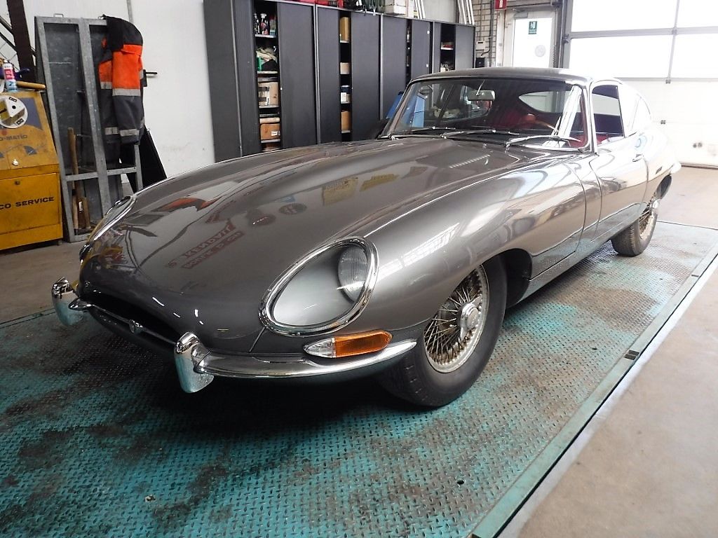 Jaguar E-Type for sale | Jaguar - 1 ste serie E-type 1962 - Image 2