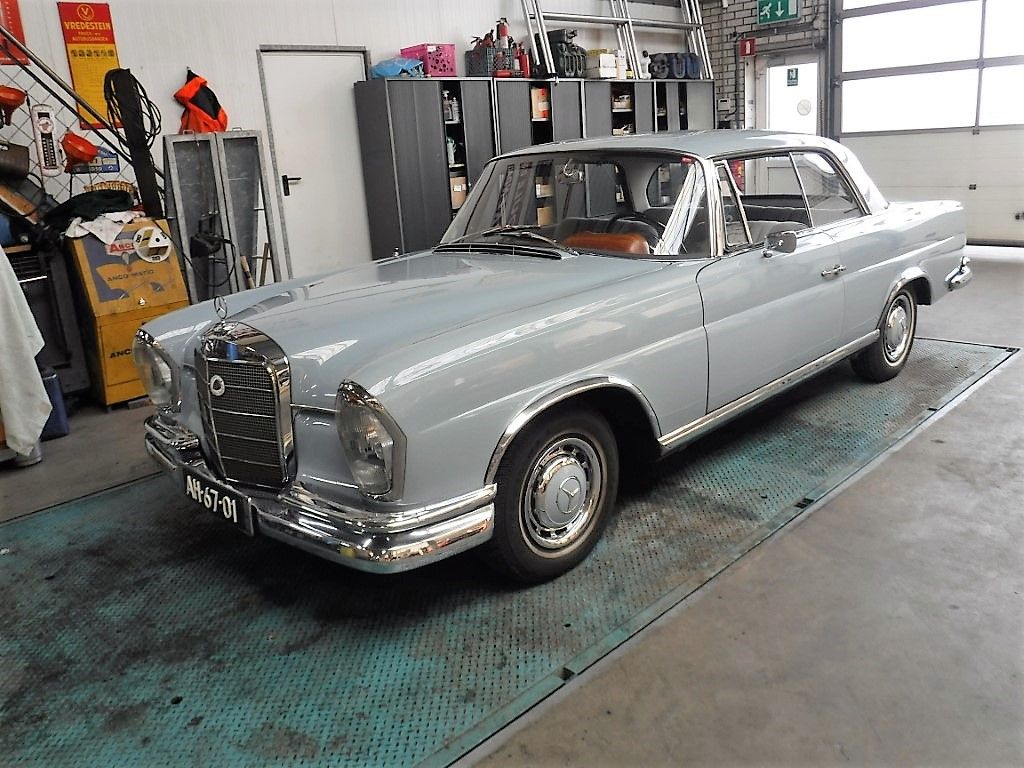 Mercedes-Benz Fintail (Heckflosse) for sale | Mercedes - 220 SE Coupe W111 - Image 4