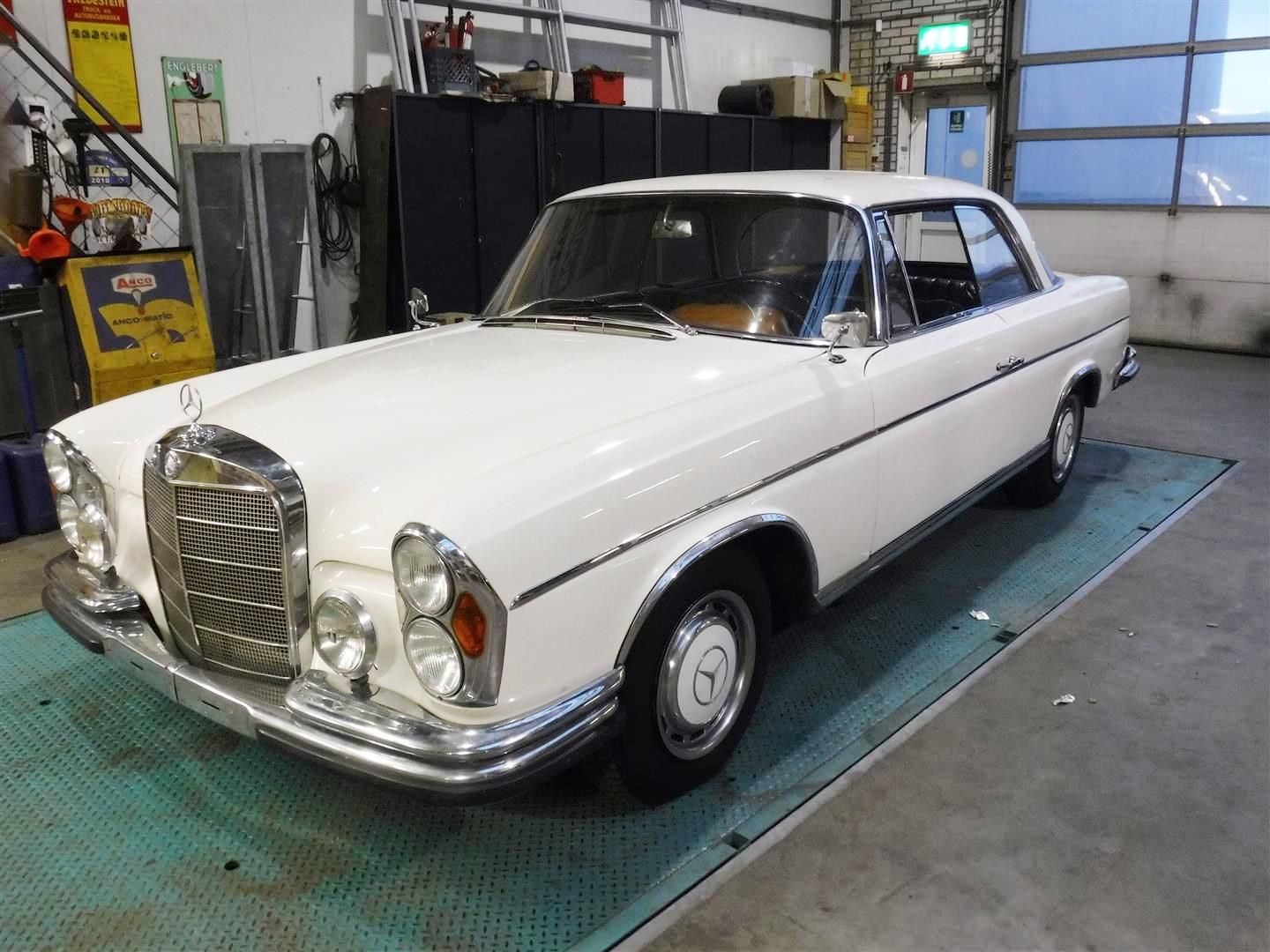 Car Fintail (Heckflosse) for sale | Mercedes - 300SE Coupe white W112