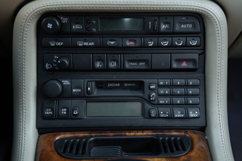 Jaguar XK8 for sale | 1998 JAGUAR XK8 - Image 37