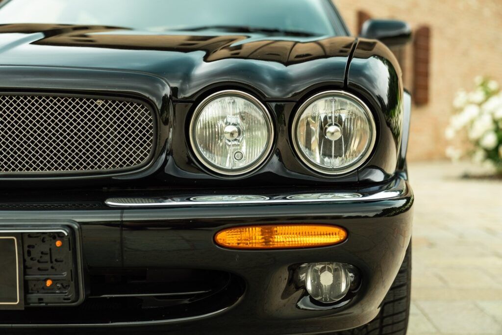 Jaguar XJ for sale | 2000 JAGUAR XJR - Image 24