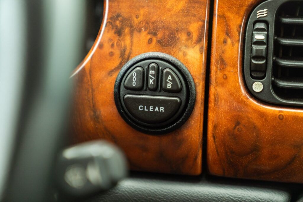 Jaguar XJ for sale | 2000 JAGUAR XJR - Image 60