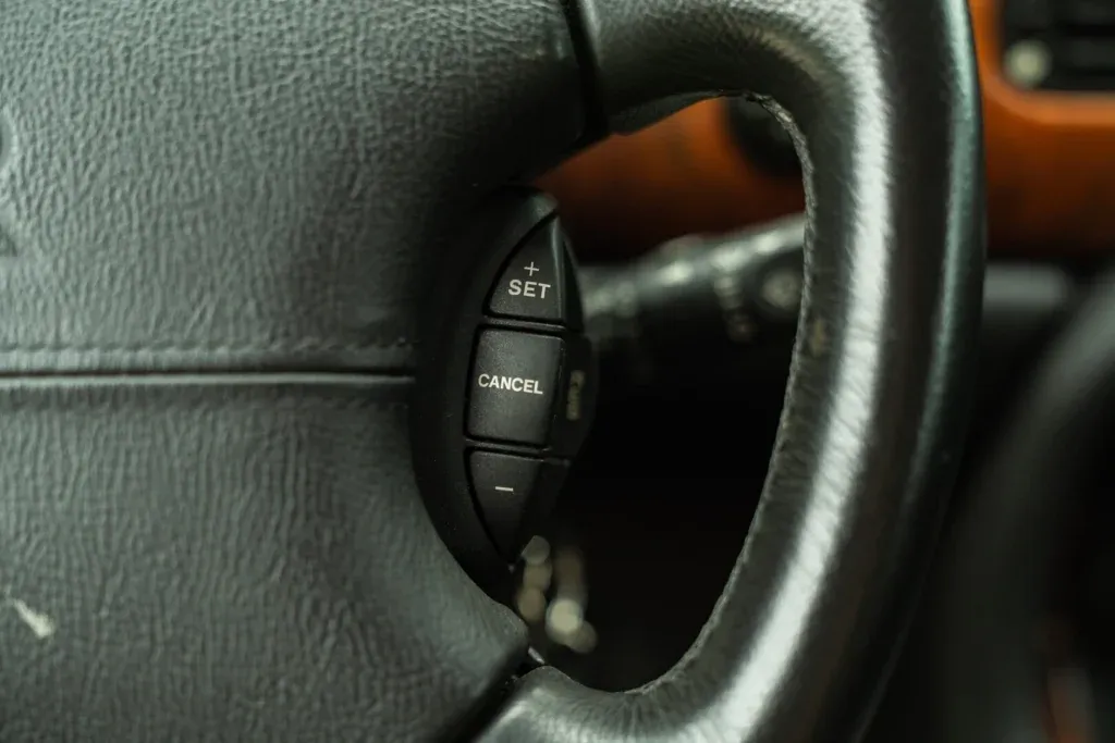 Jaguar XJ for sale | 2000 JAGUAR XJR - Image 60