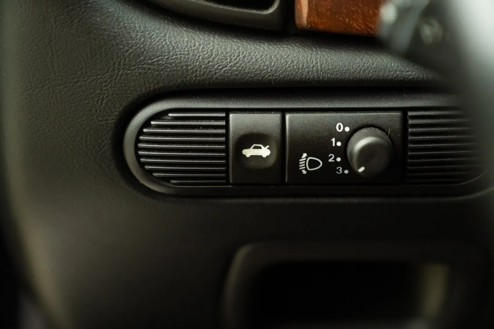 Jaguar XJ for sale | 2000 JAGUAR XJR - Image 64