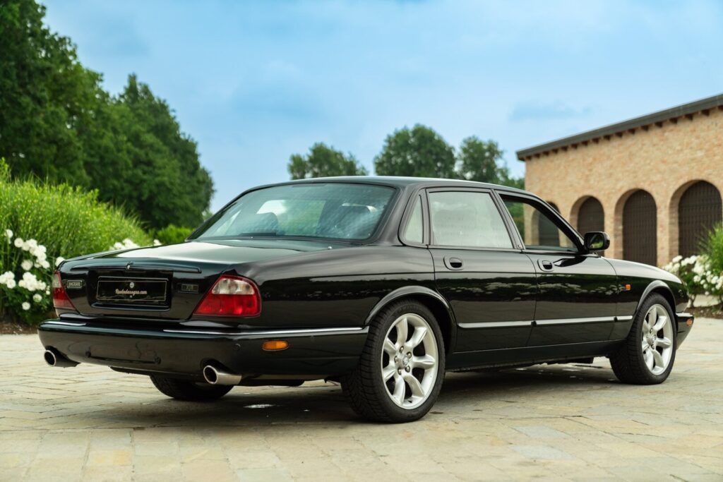Jaguar XJ for sale | 2000 JAGUAR XJR - Image 7