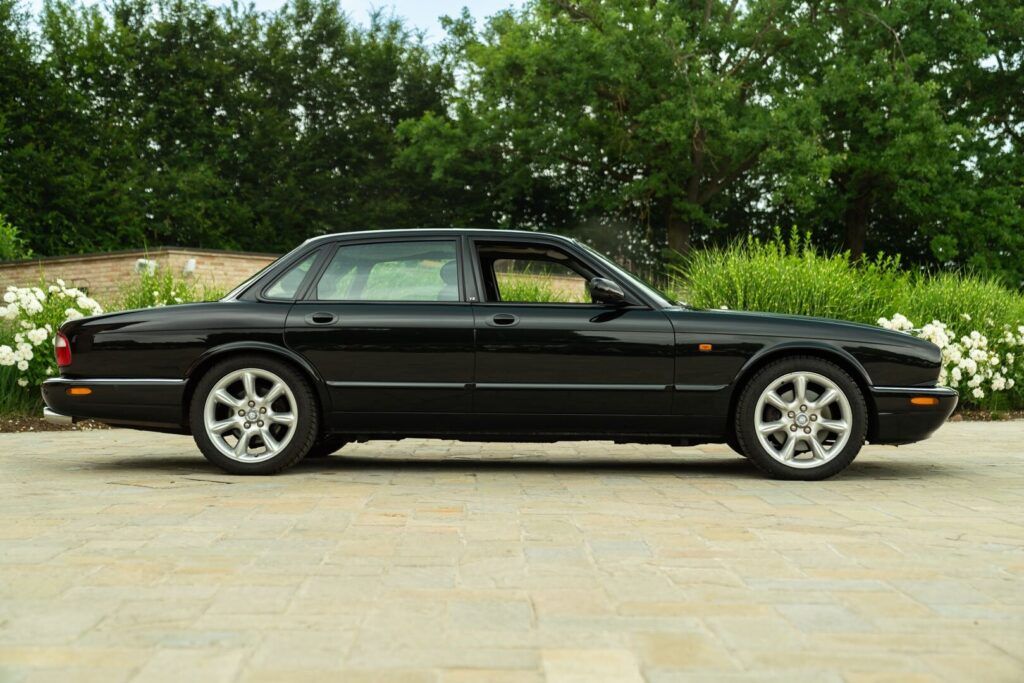 Jaguar XJ for sale | 2000 JAGUAR XJR - Image 4