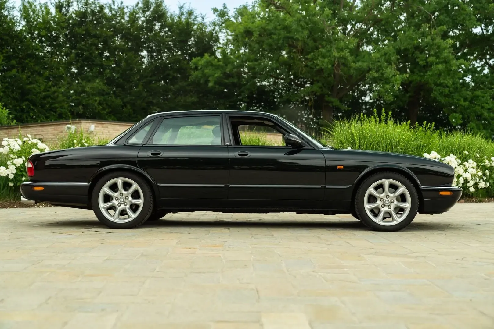 Jaguar XJ for sale | 2000 JAGUAR XJR - Image 4