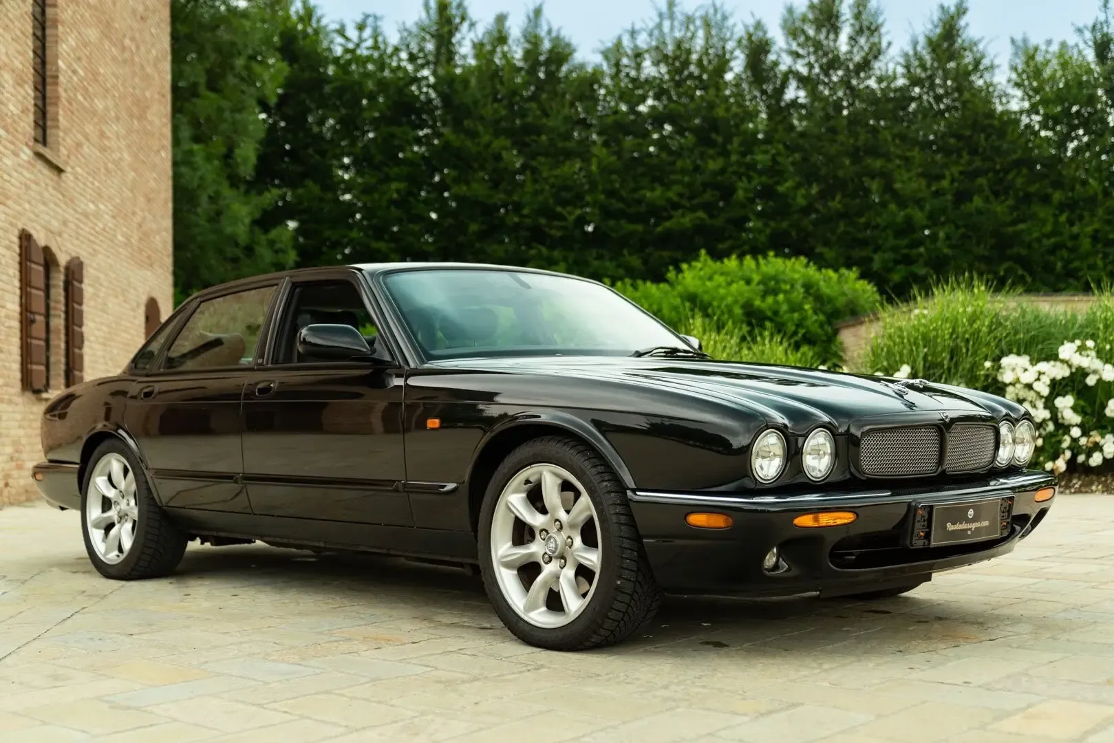 Jaguar XJ for sale | 2000 JAGUAR XJR - Image 2