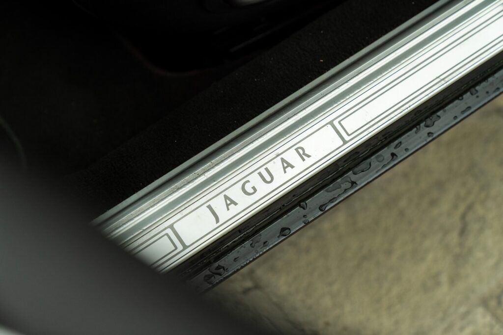 Jaguar XJ for sale | 2000 JAGUAR XJR - Image 28