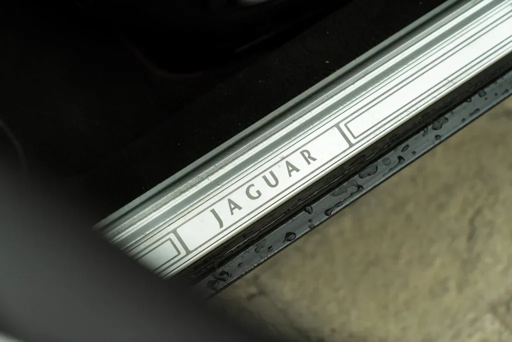 Jaguar XJ for sale | 2000 JAGUAR XJR - Image 28