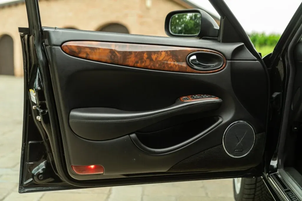 Jaguar XJ for sale | 2000 JAGUAR XJR - Image 29