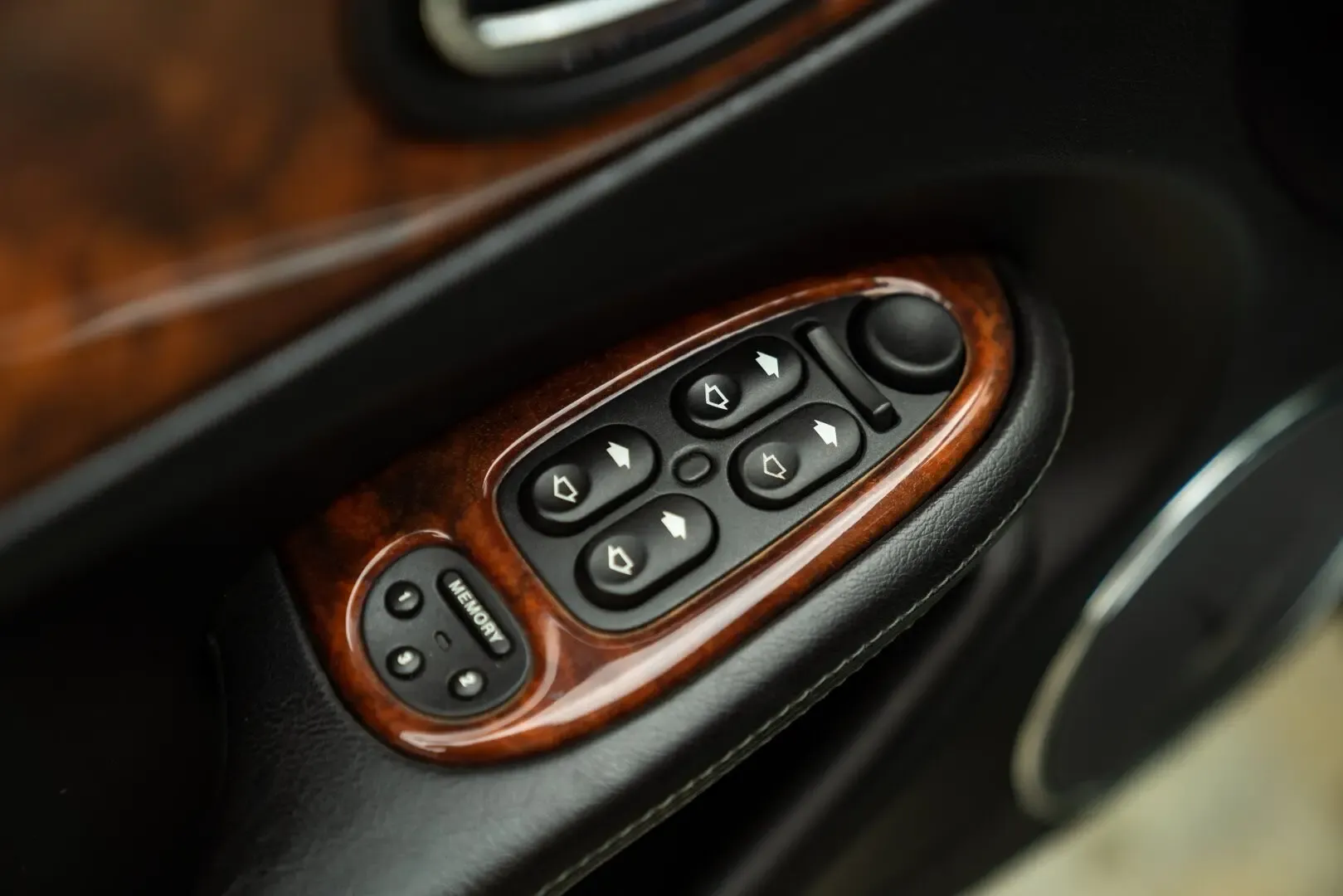 Jaguar XJ for sale | 2000 JAGUAR XJR - Image 30