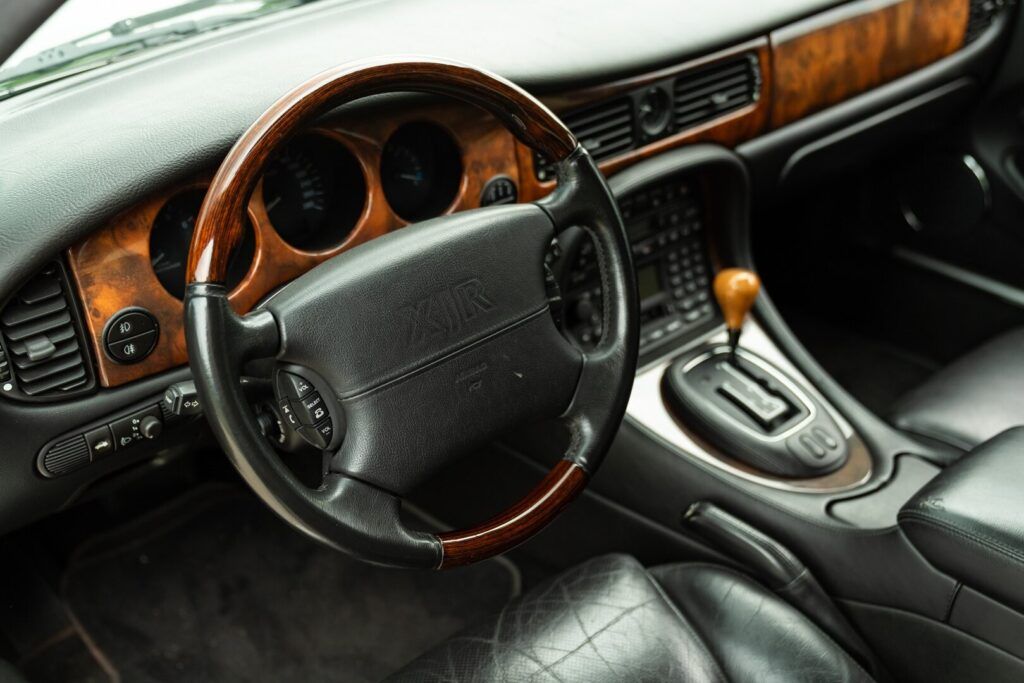 Jaguar XJ for sale | 2000 JAGUAR XJR - Image 31