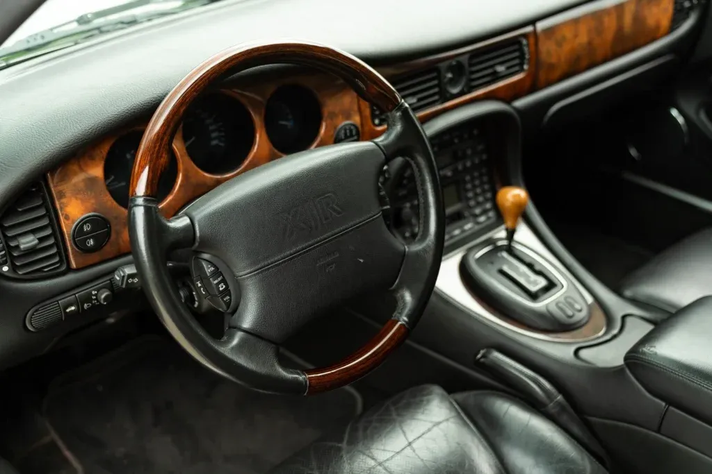 Jaguar XJ for sale | 2000 JAGUAR XJR - Image 31