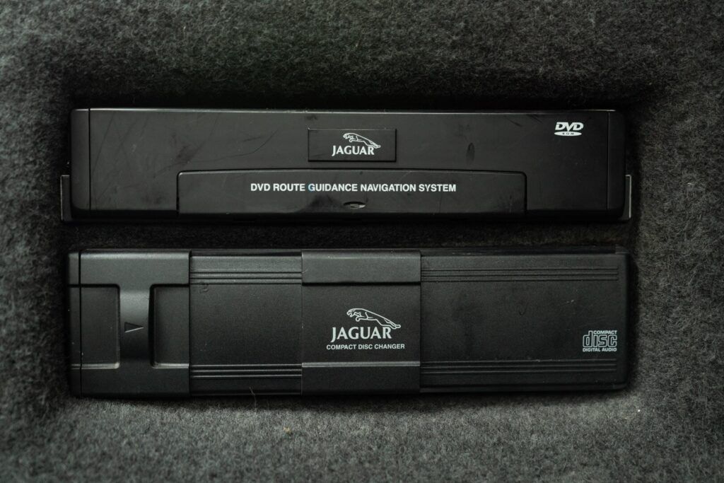 Jaguar XJ for sale | 2000 JAGUAR XJR - Image 70