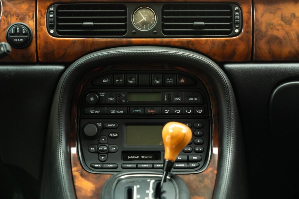 Jaguar XJ for sale | 2000 JAGUAR XJR - Image 35