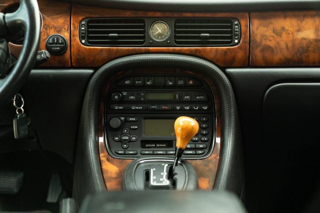 Jaguar XJ for sale | 2000 JAGUAR XJR - Image 36