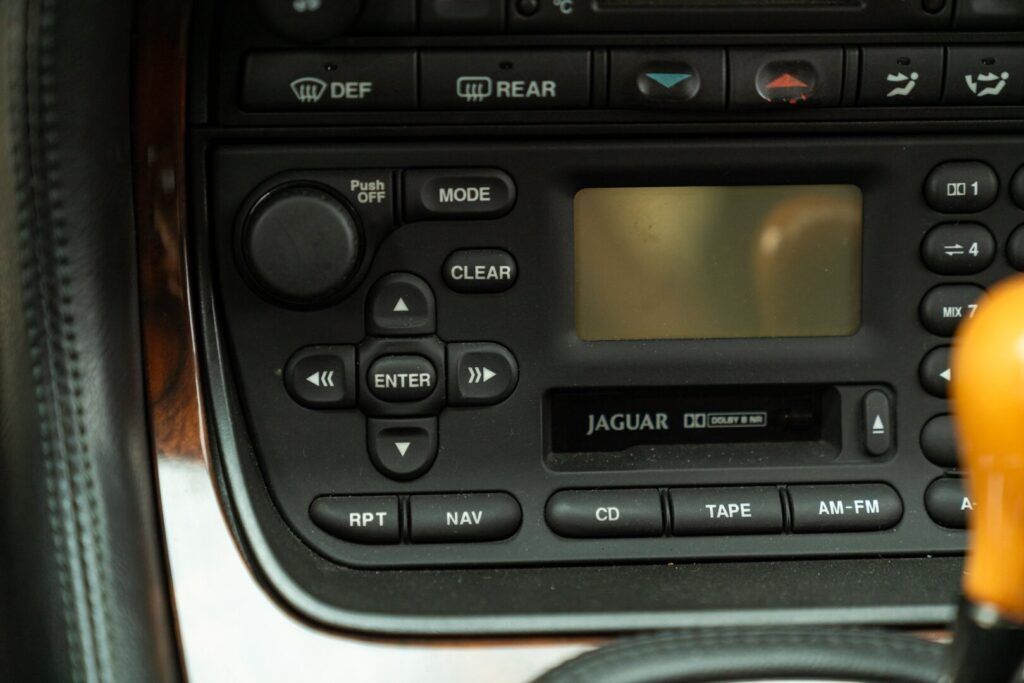 Jaguar XJ for sale | 2000 JAGUAR XJR - Image 37